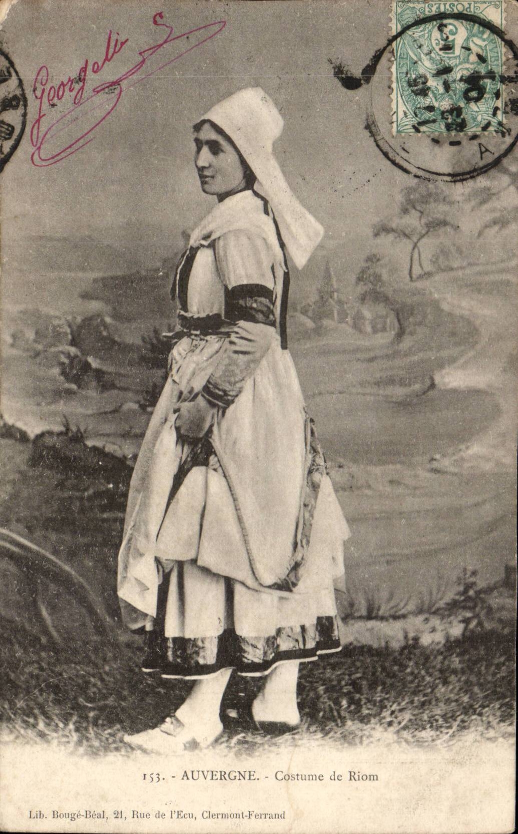 CPA Folklore Standard Costumes of Auvergne Costume of Riom TOP