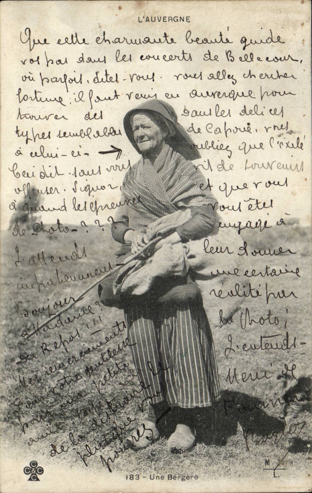 CPA Folklore Standard Costumes of Auvergne a shepherdess TOP