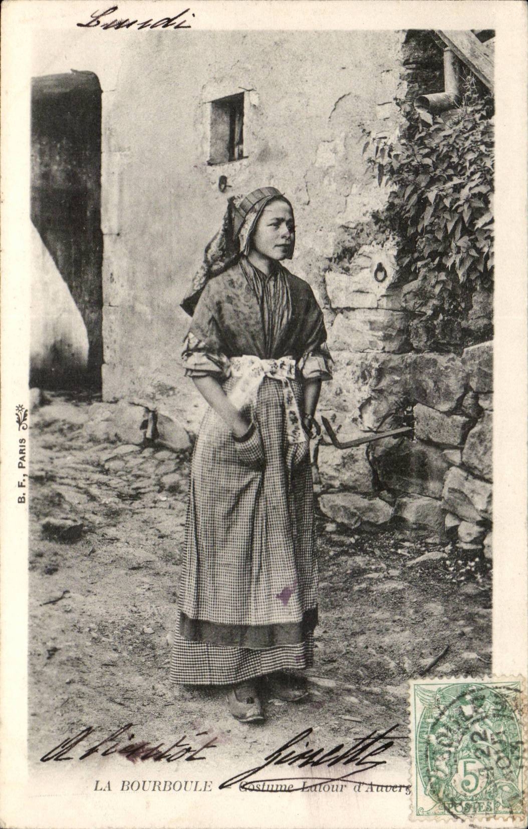 CPA Folklore Standard Costumes of Auvergne Bourboule Latour Costume of Antwerp TOP