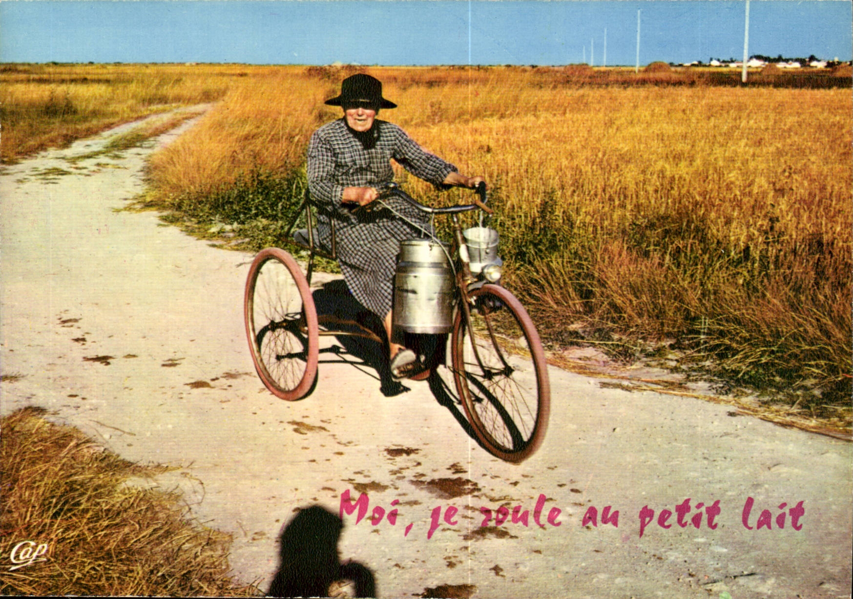 CPM Moi je roule au petit lait (femme en velo bicyclette)