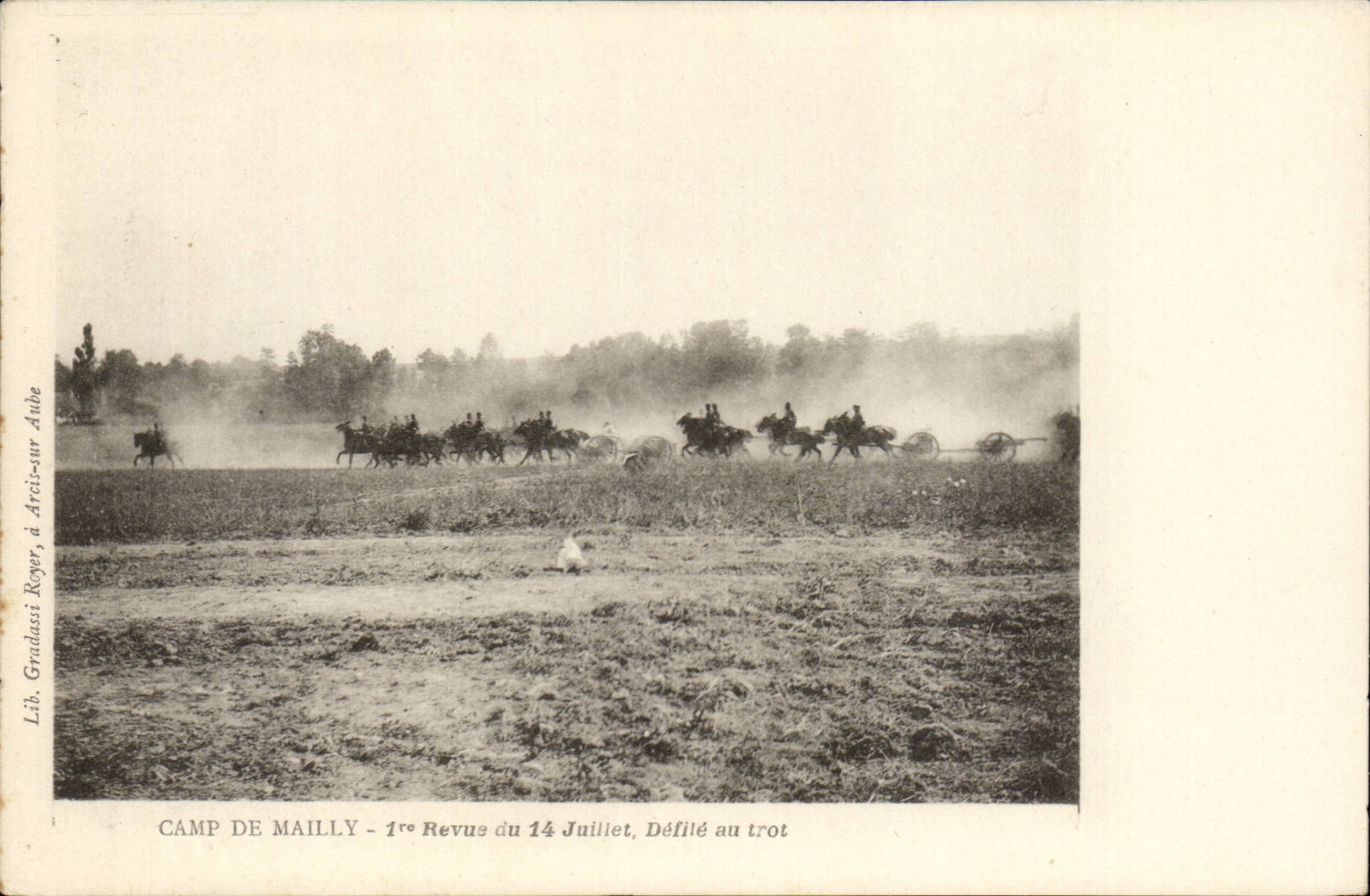 Militaria Camp of Mailly CPA 1st review of July 14th Ravelled with trot