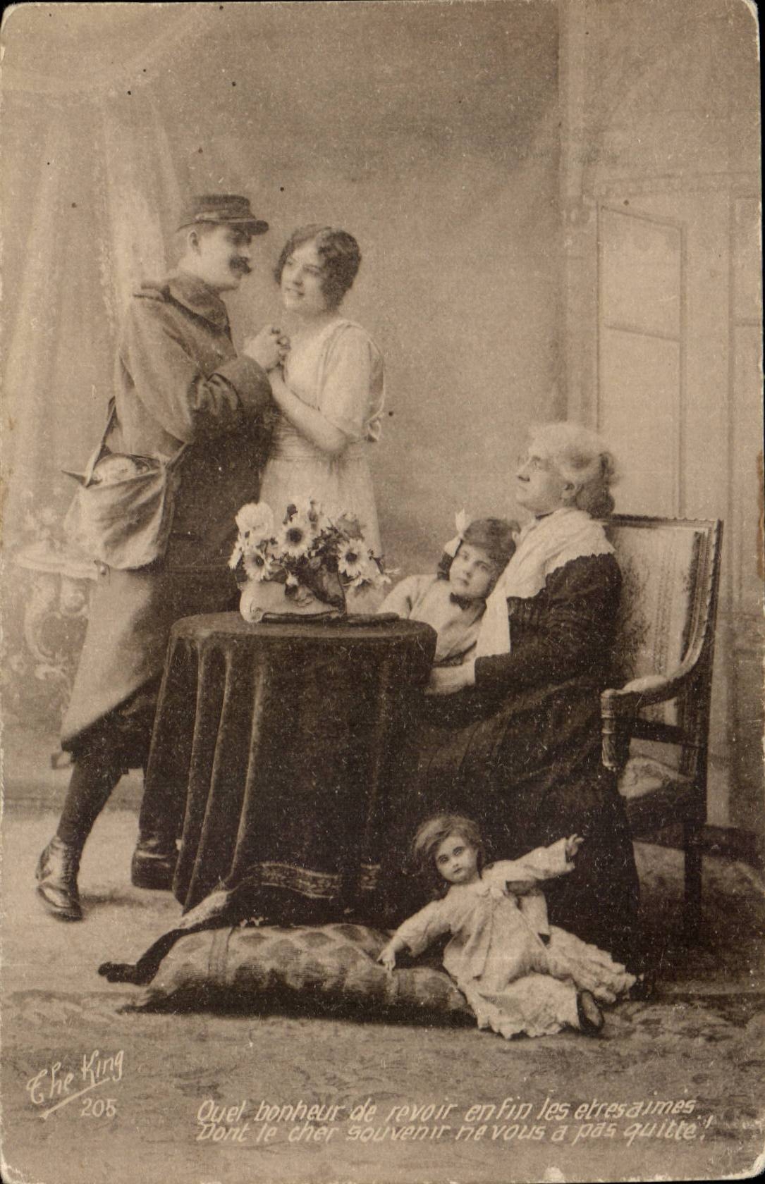 CPA Patriotic Militaria Fantasy Soldier and woman