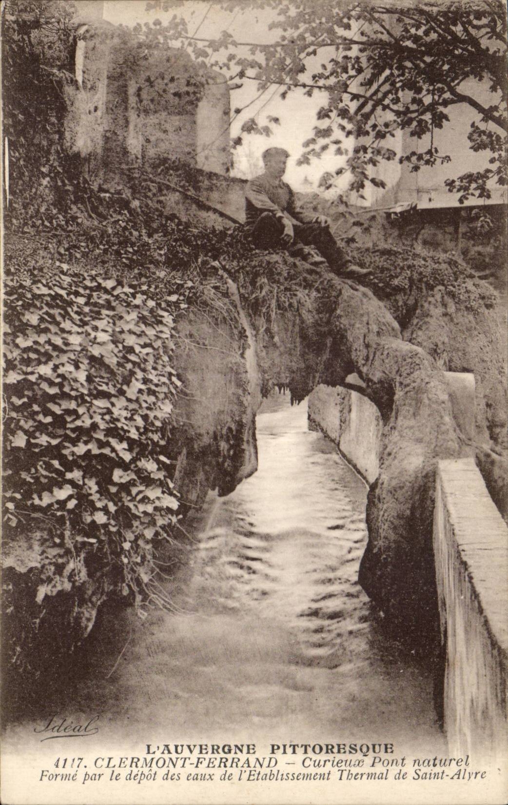 Clermont Ferrand CPA Curieux natural bridge forms by the deposit of water of the hydropathic establishment of Saint Alyre
