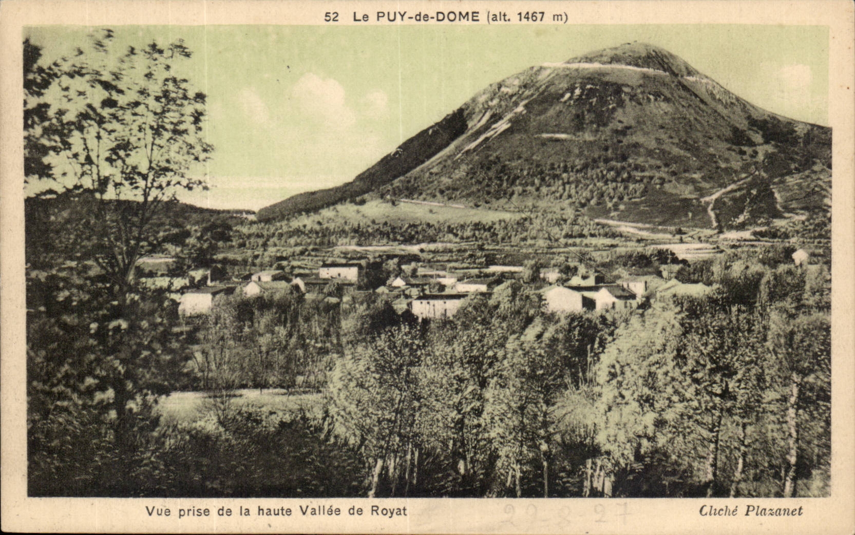 CPA Puy de Dome Seen from of the high valley of Royat