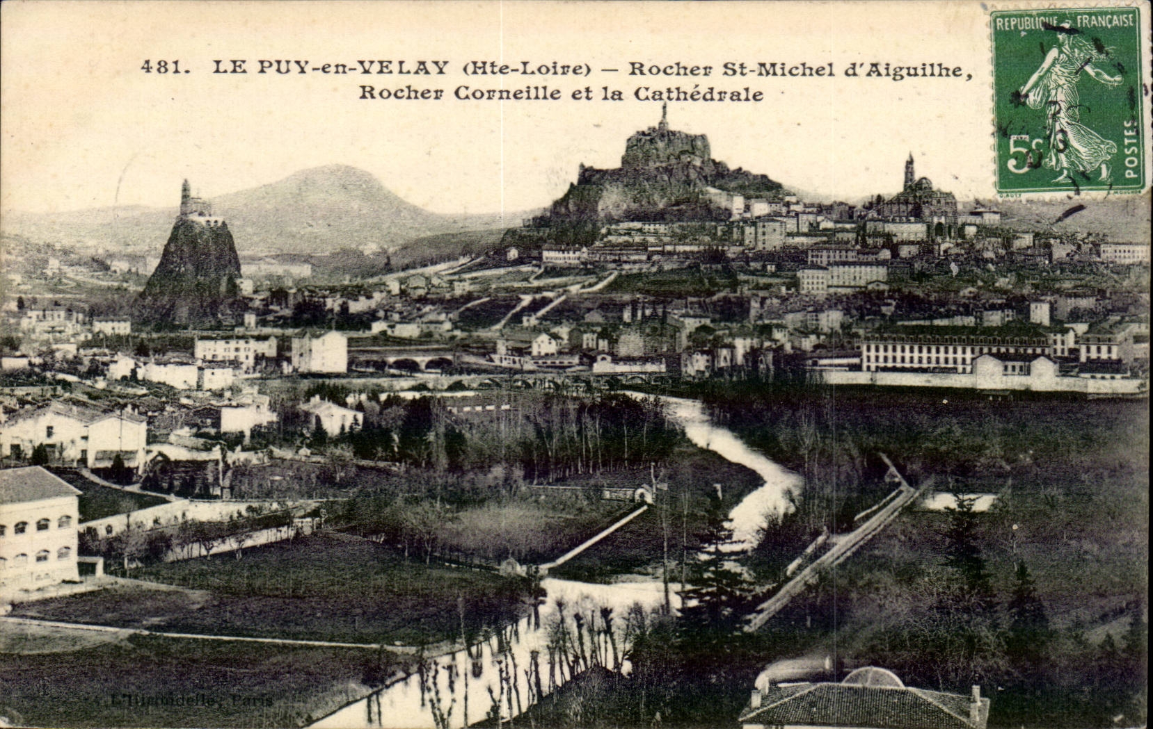 Le Puy CPA Rocher St Michel d'aiguilhe Rocher Corneille et la cathedrale