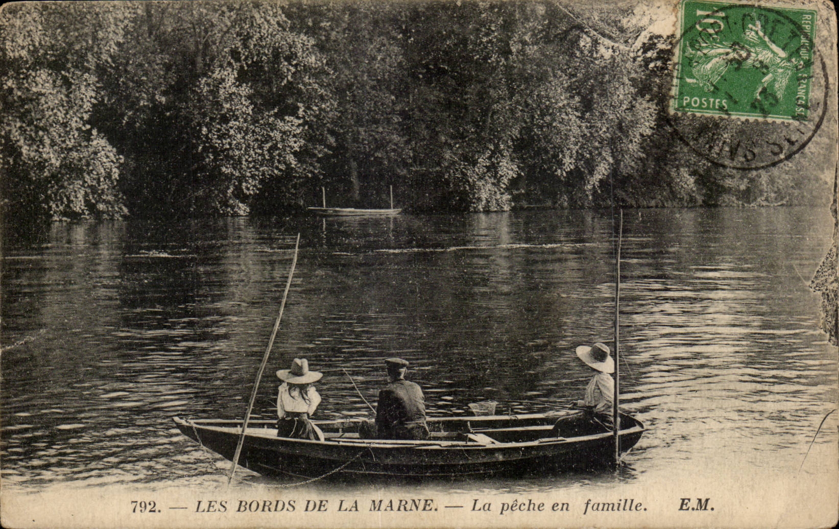 CPA Les bords de la Marne La peche en famille