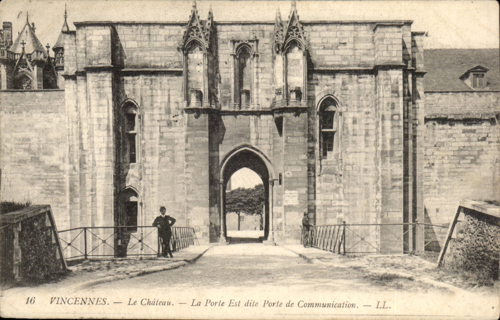 Vincennes CPA the castle the door Is known as Porte of Communication