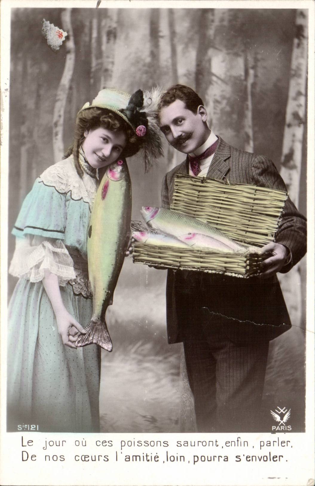 CPA Fantaise Woman Easter Easter April 1st fish