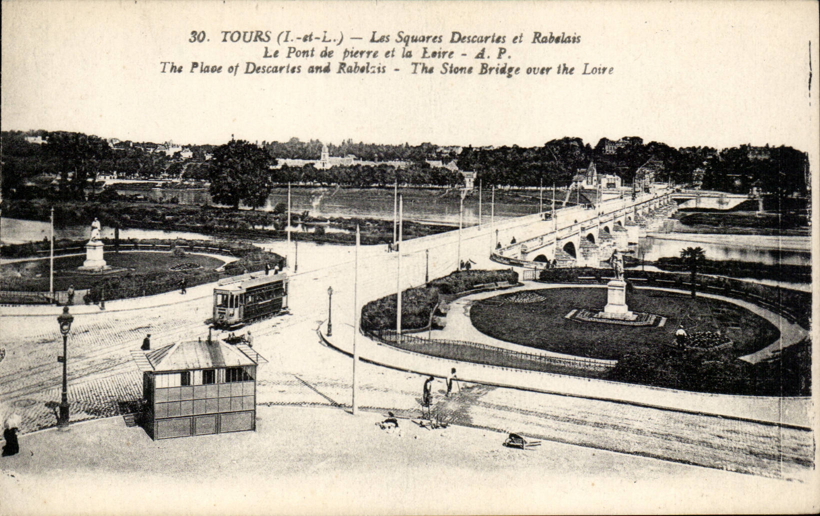 Tours CPA Les squares Descartes et Rabelais Pont de pierre et la Loire