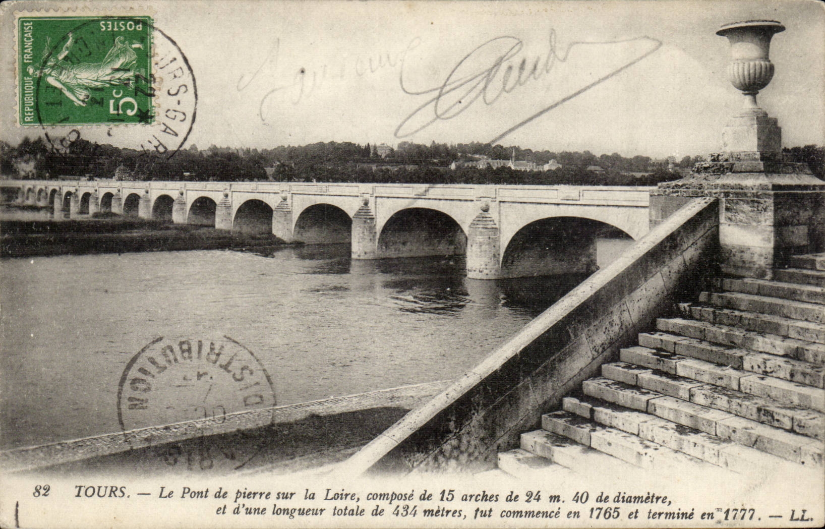 Tours CPA Le pont de pierre sur la Loire 