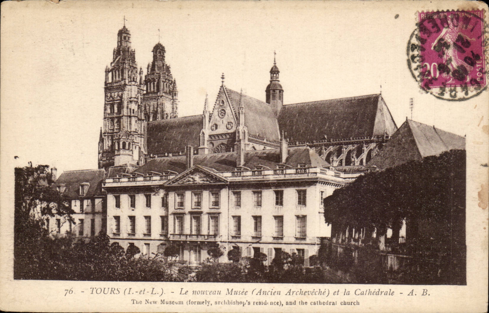 Tours CPA Nouveau musee (ancien archeveche) et la cathedrale