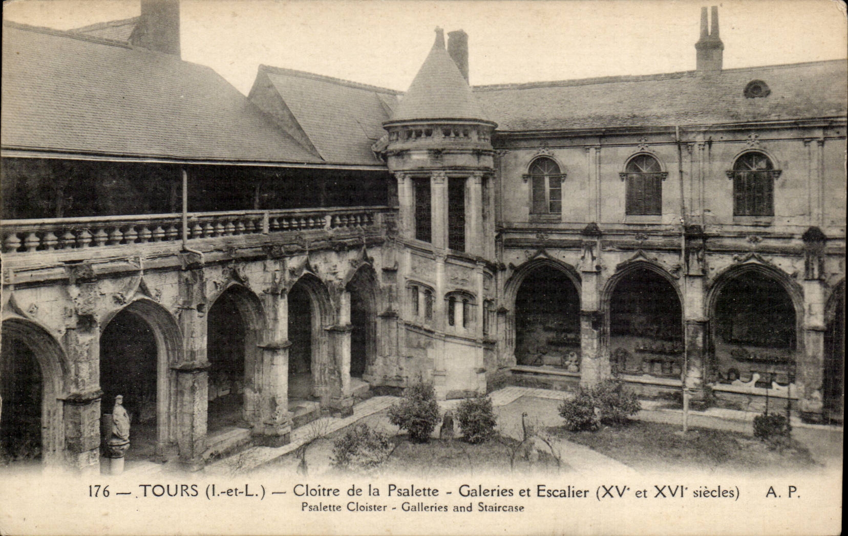 Tours CPA Cloitre de la Psalette Galerie et escalier