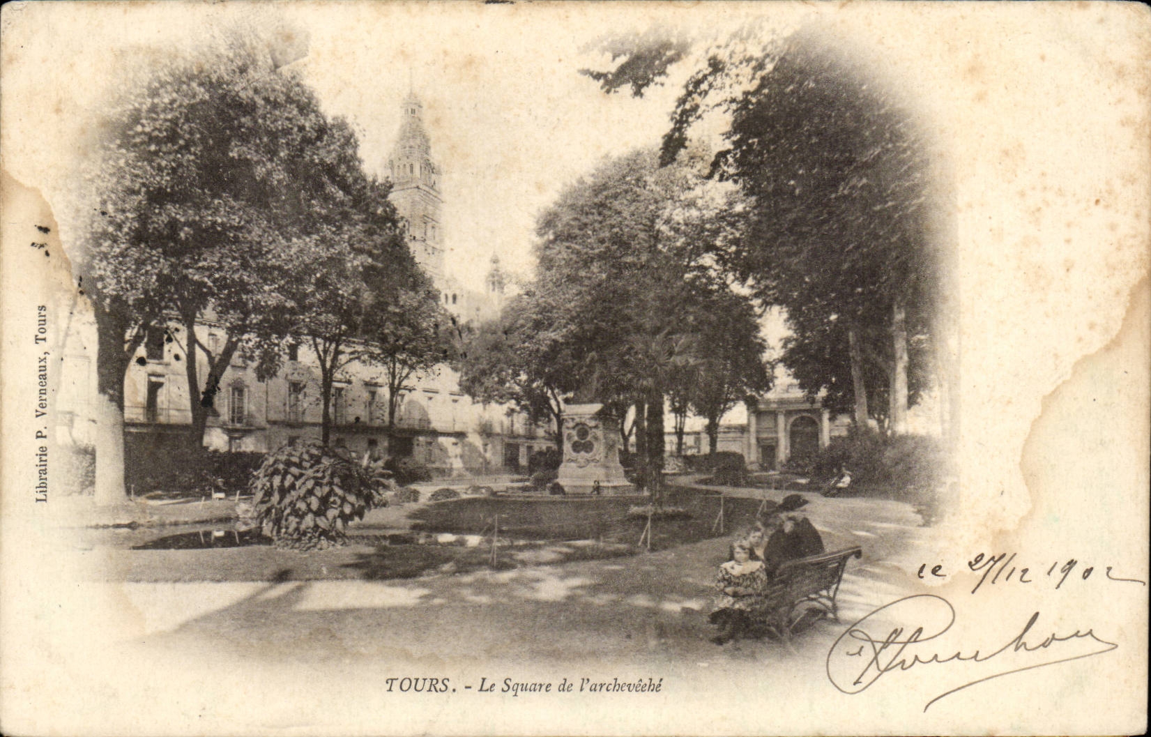 CPA Tours Le square de l'archeveche