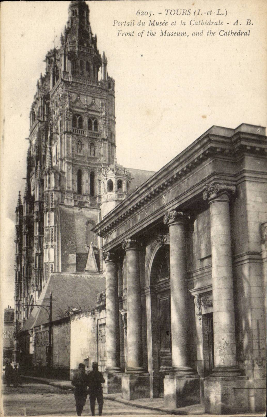 CPA Tours Portail du musee et la cathedrale