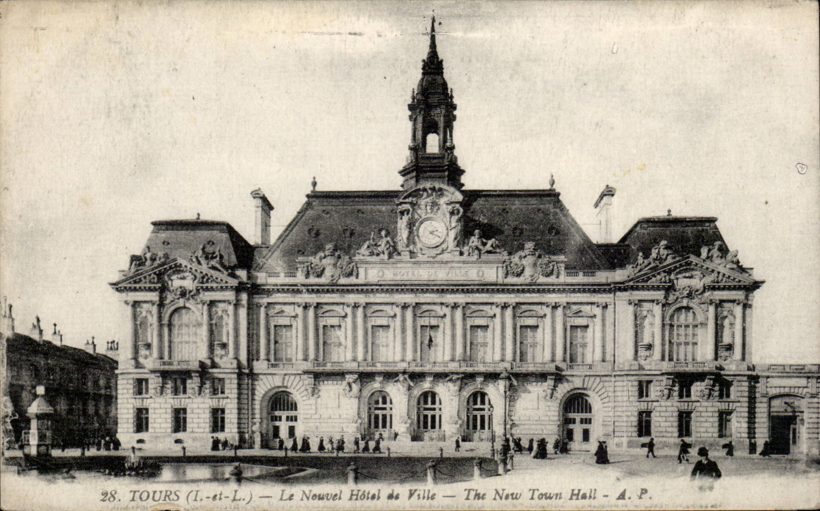 CPA Tours Le nouvel hotel deville