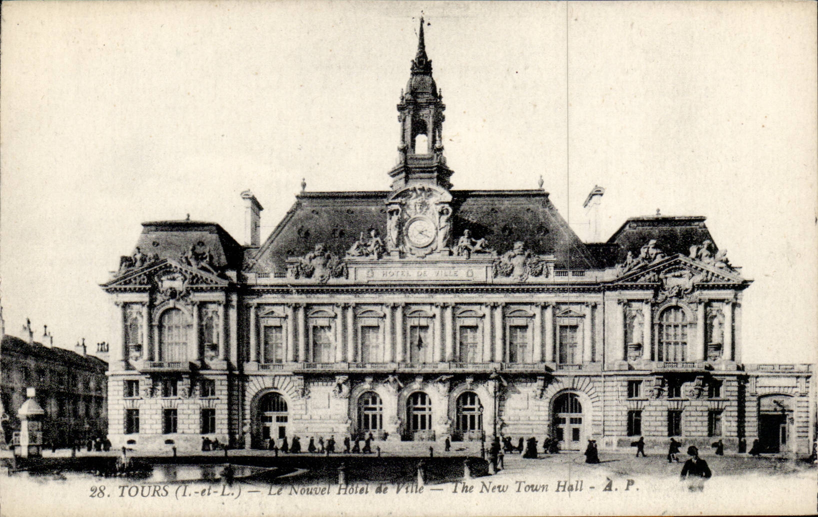 CPA Tours Le nouvel hotel de ville