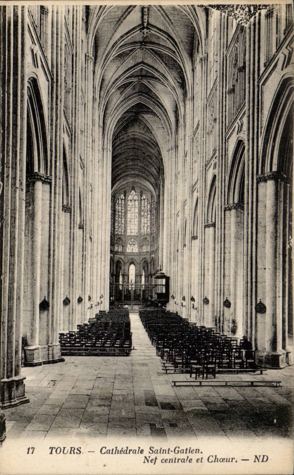 CPA Tours Cathedrale Saint Gatien Nef centrale et coeur