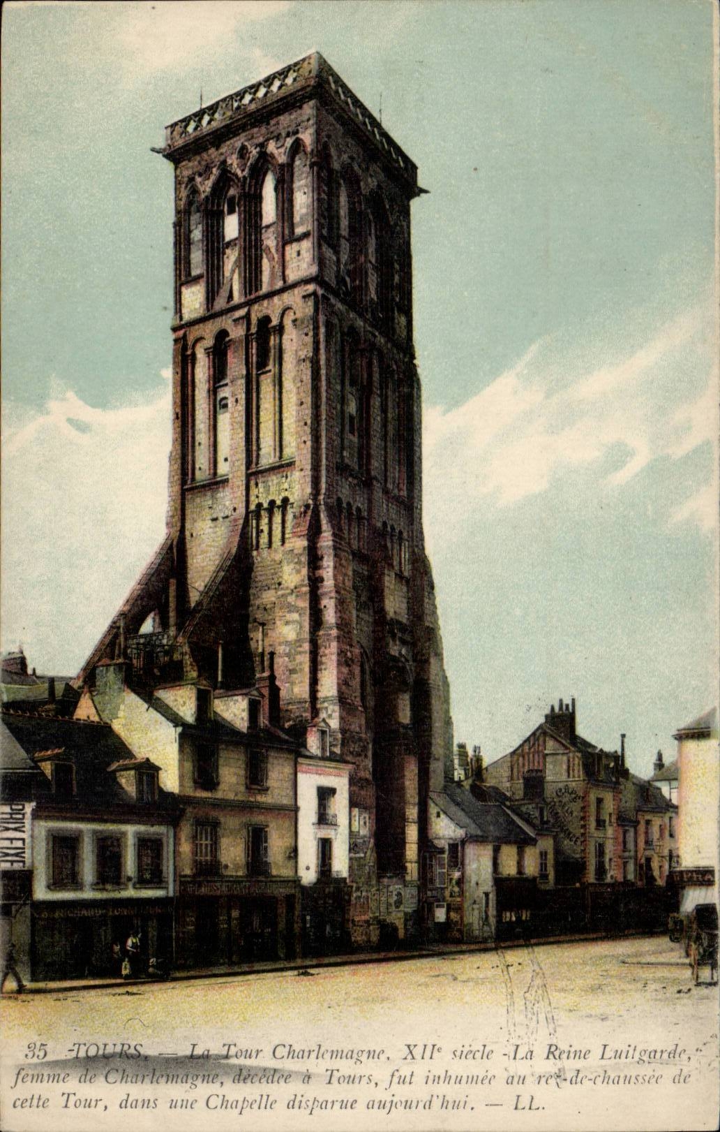 CPA Tours La tour Charlemagne La reine Luitgarde femme de Charlemagne decedee a Tours fut inhumee au rez de chausse
