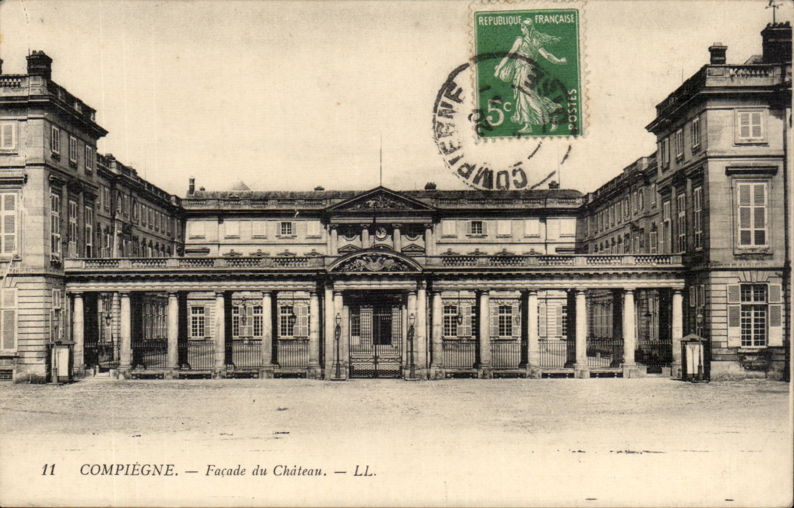 Compiegne CPA Front des Schlosses