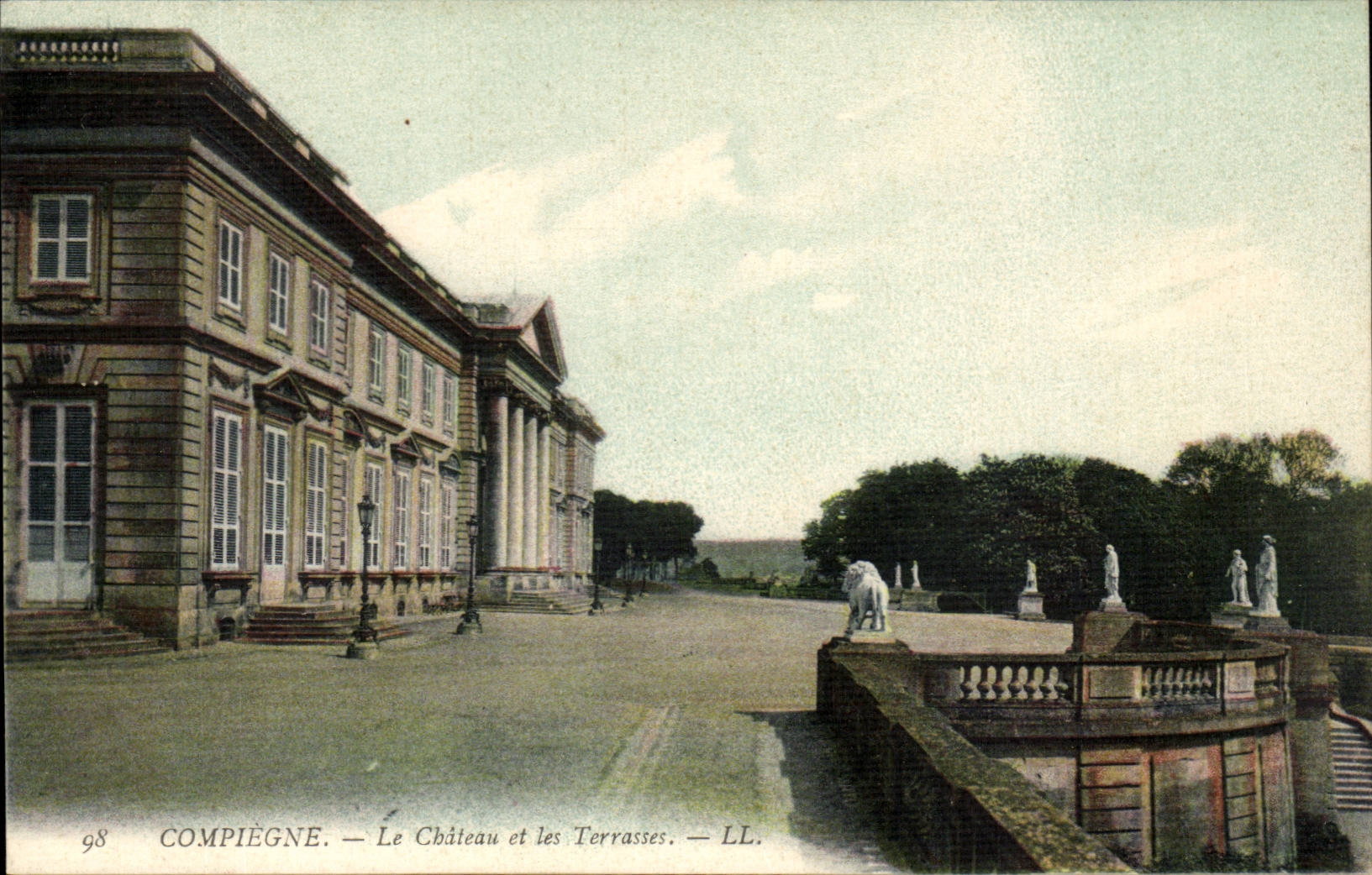 Bohrgerat von Compiegne CPA das Schloss und die Terrassen