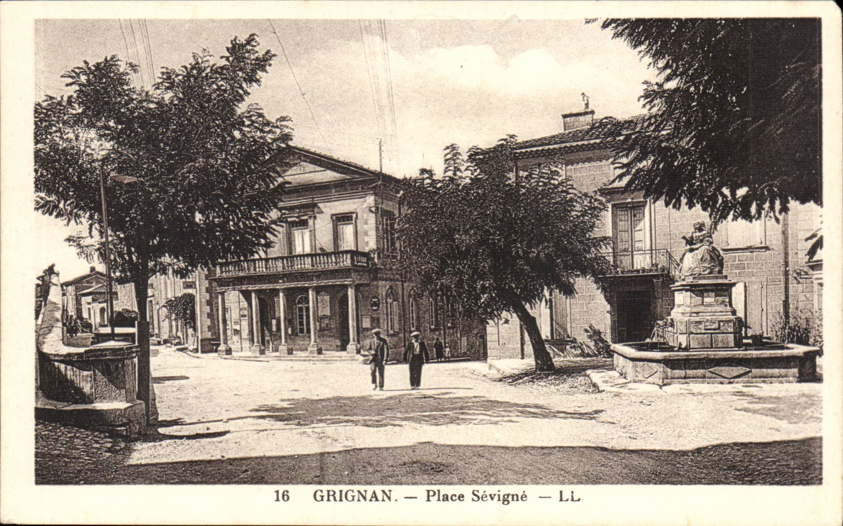 Grignan CPA Places Sevigne