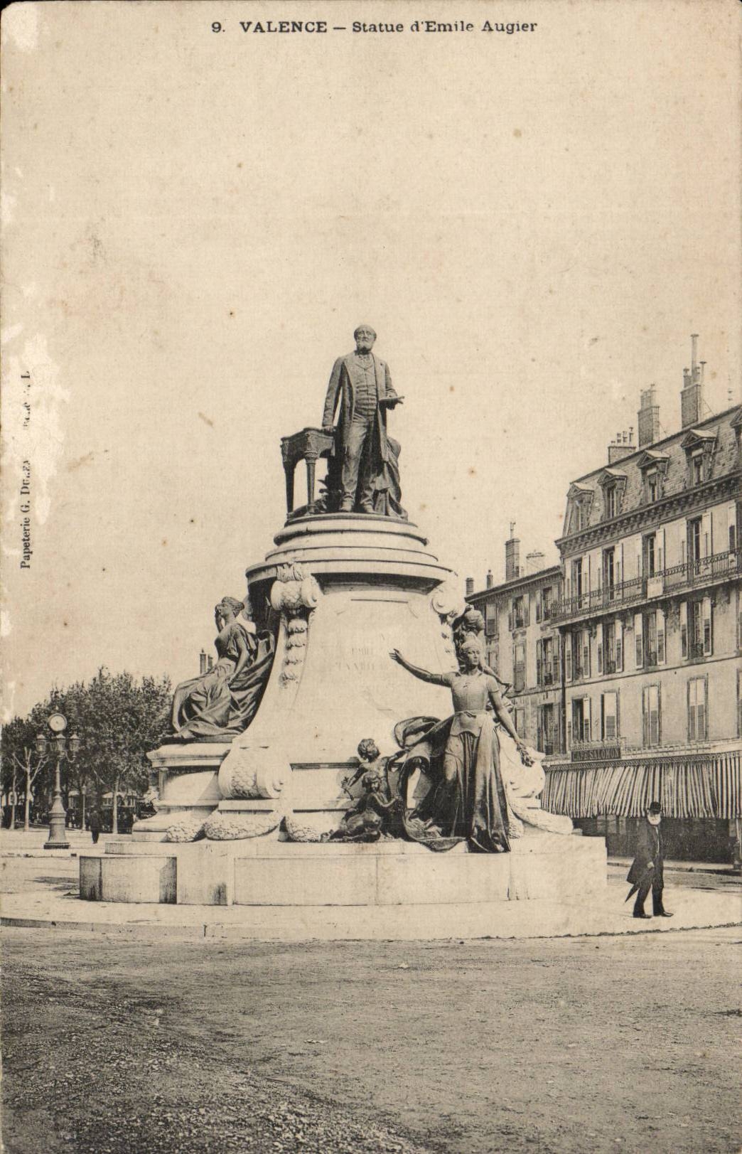 Statue der Wertigkeit-CPA von Emile augier