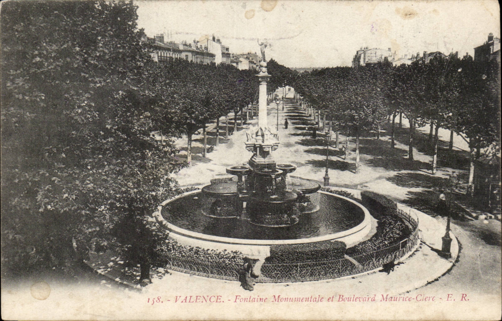Hervorragender Brunnen und Prachtstrasse Maurice der Wertigkeit-CPA sind als Angestellter tatig