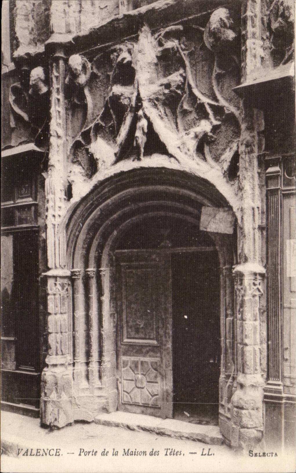 Valence CPA Gate of the house of the Heads