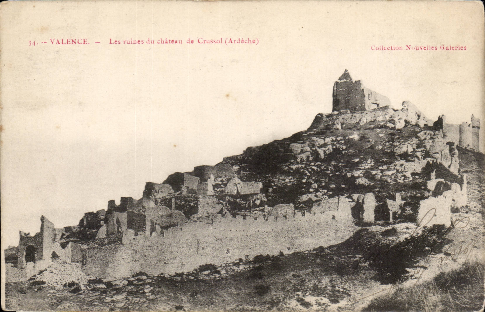 Ruinen der Wertigkeit CPA des Schlosses von CRussol