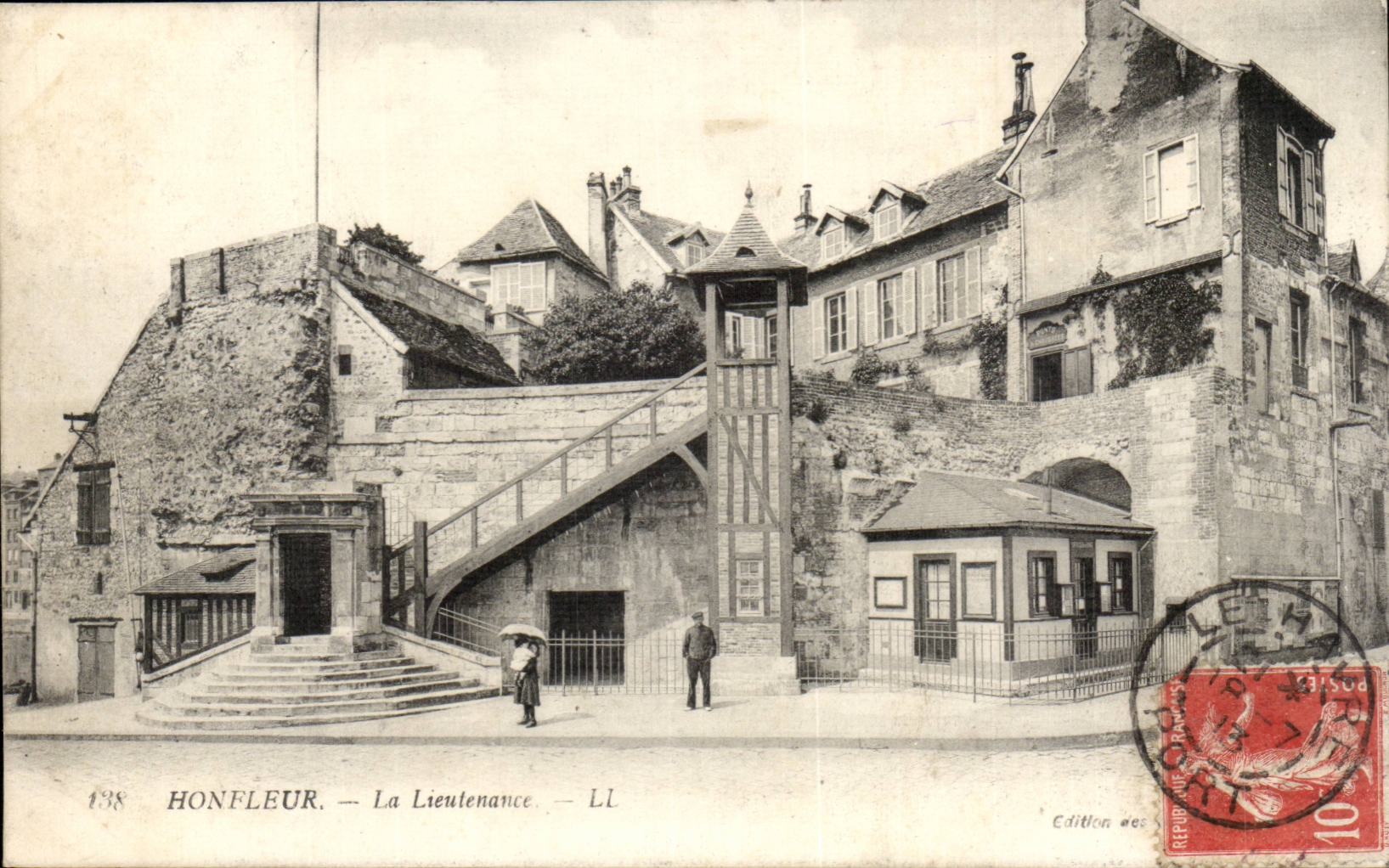 Honfleur CPA La lieutenance