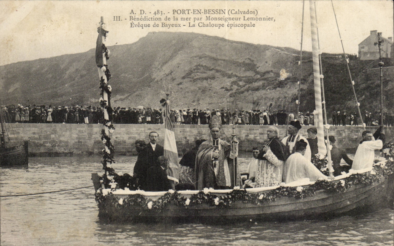 Port in Bessin CPA Blessing of the sea by Monseigneur Lemonnier Bishop of Bayeux episcopal launch TOP