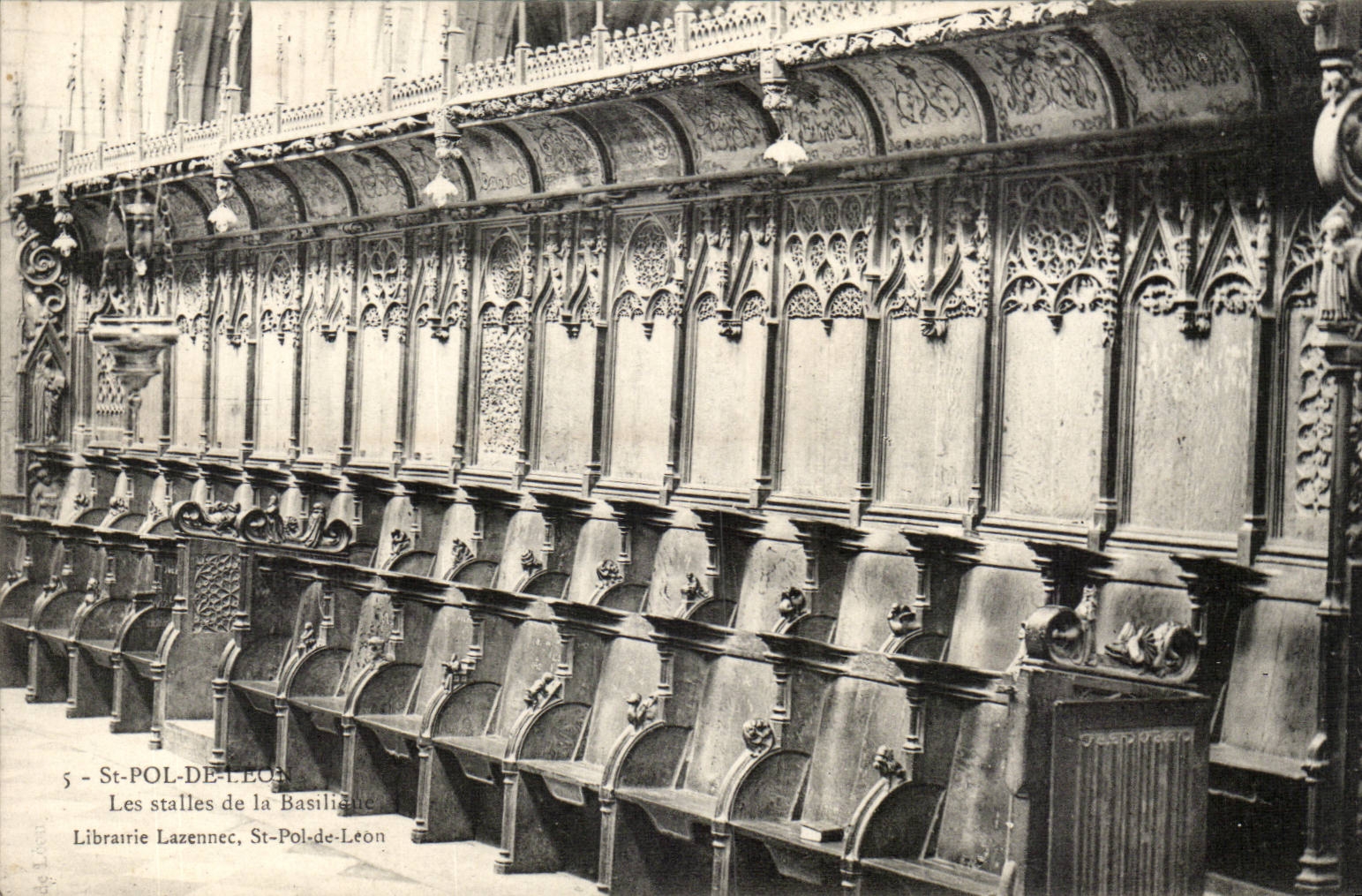 Saint pol of Leon CPA stalls of the basilica