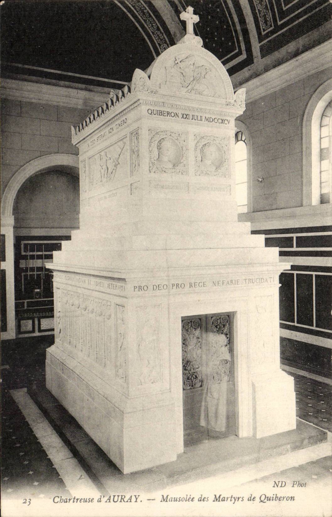 Chartreuse d' Auray CPA Mausoleum of the martyrs of Quiberon