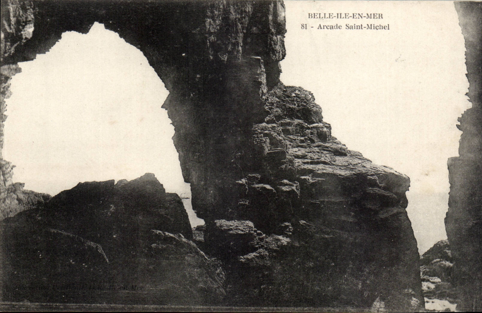 Beautiful Isle at sea CPA Arcade Saint Michel