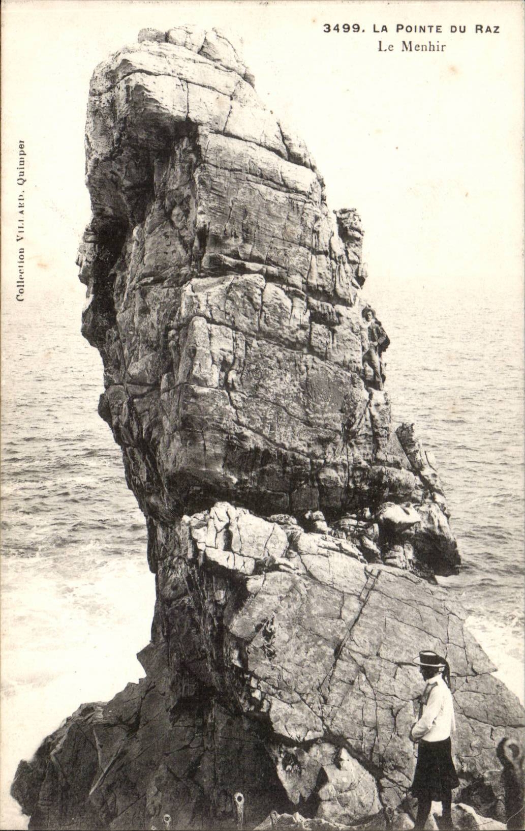 La Pointe du Raz CPA Le menhir