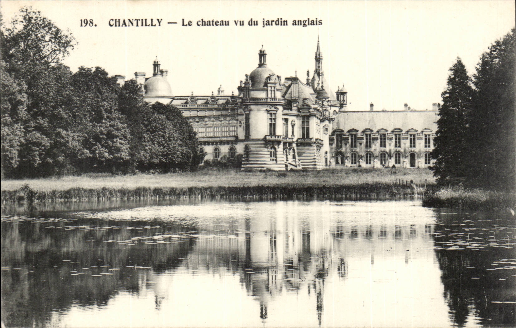 Castle of Chantilly CPA Seen of the English garden