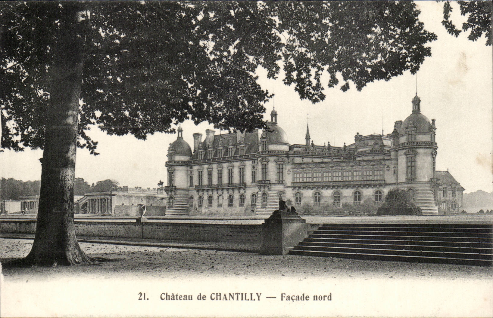 Castle of northern Chantilly CPA Frontage