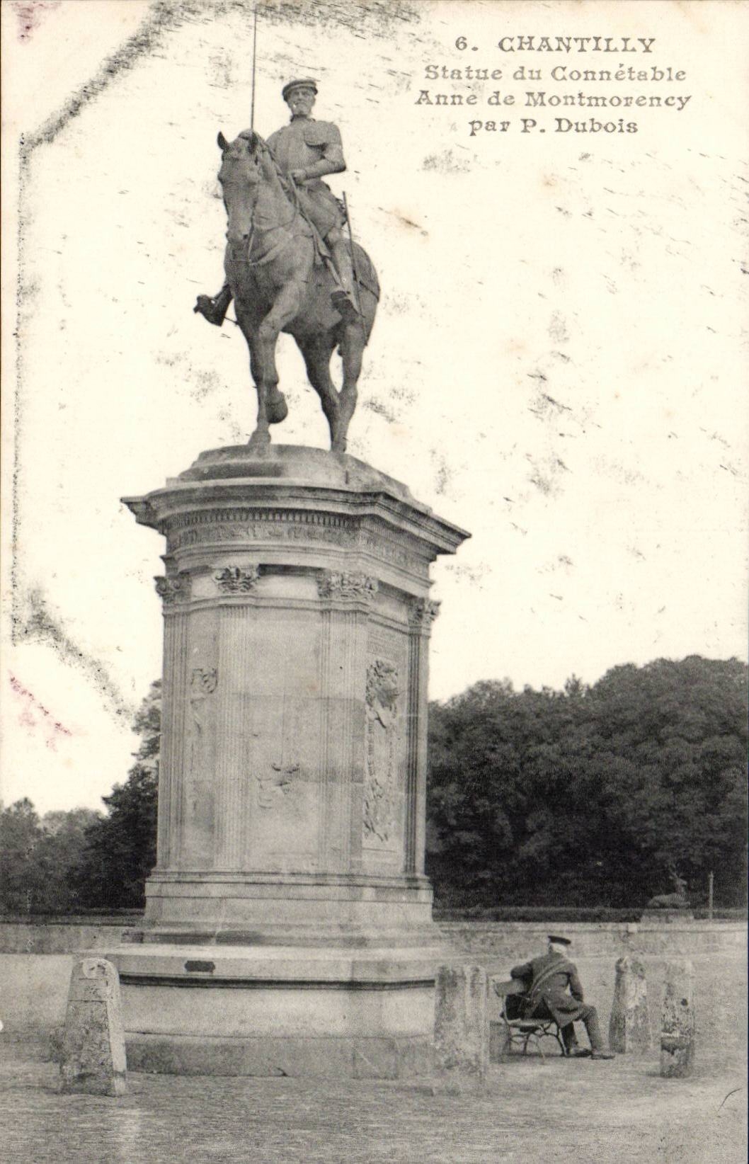 Castle of Chantilly CPA Statue of the constable Anne de Montmorency by P Dubois