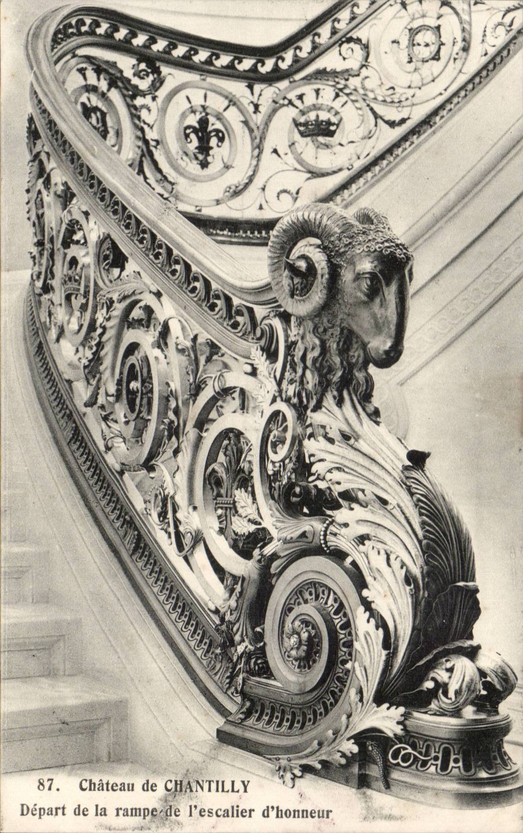 Castle of Chantilly CPA Departure of lar ampe of the main staircase