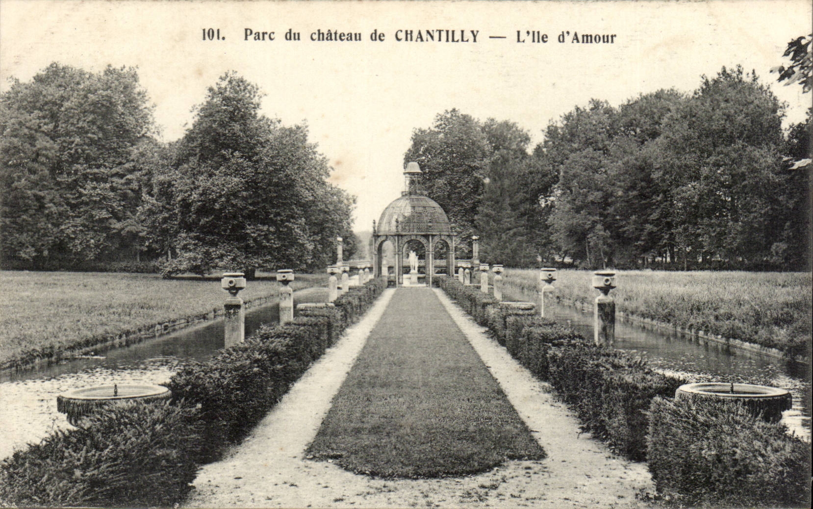 CPA Castle of Chantilly the island of love