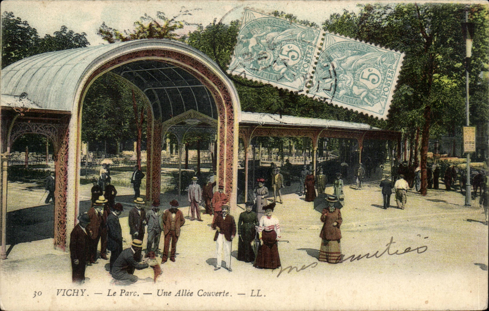 Vichy - Le Parc - Une Allee Couverte - CPA 