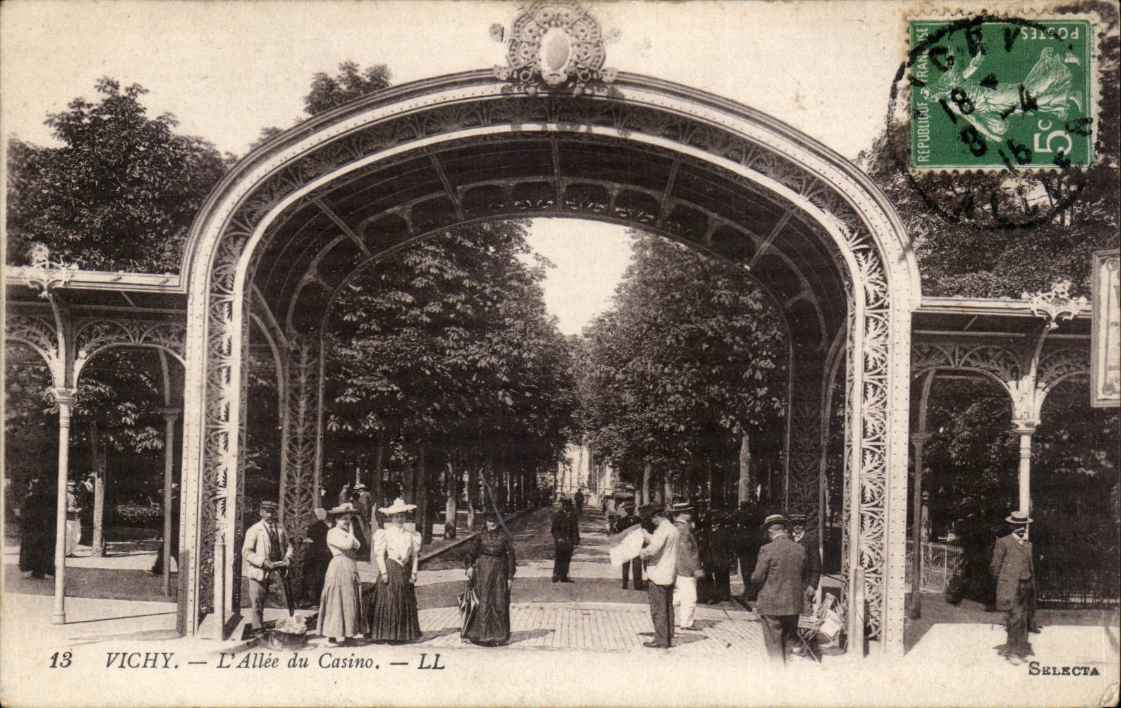 Vichy - L'Allee du Casino - CPA 