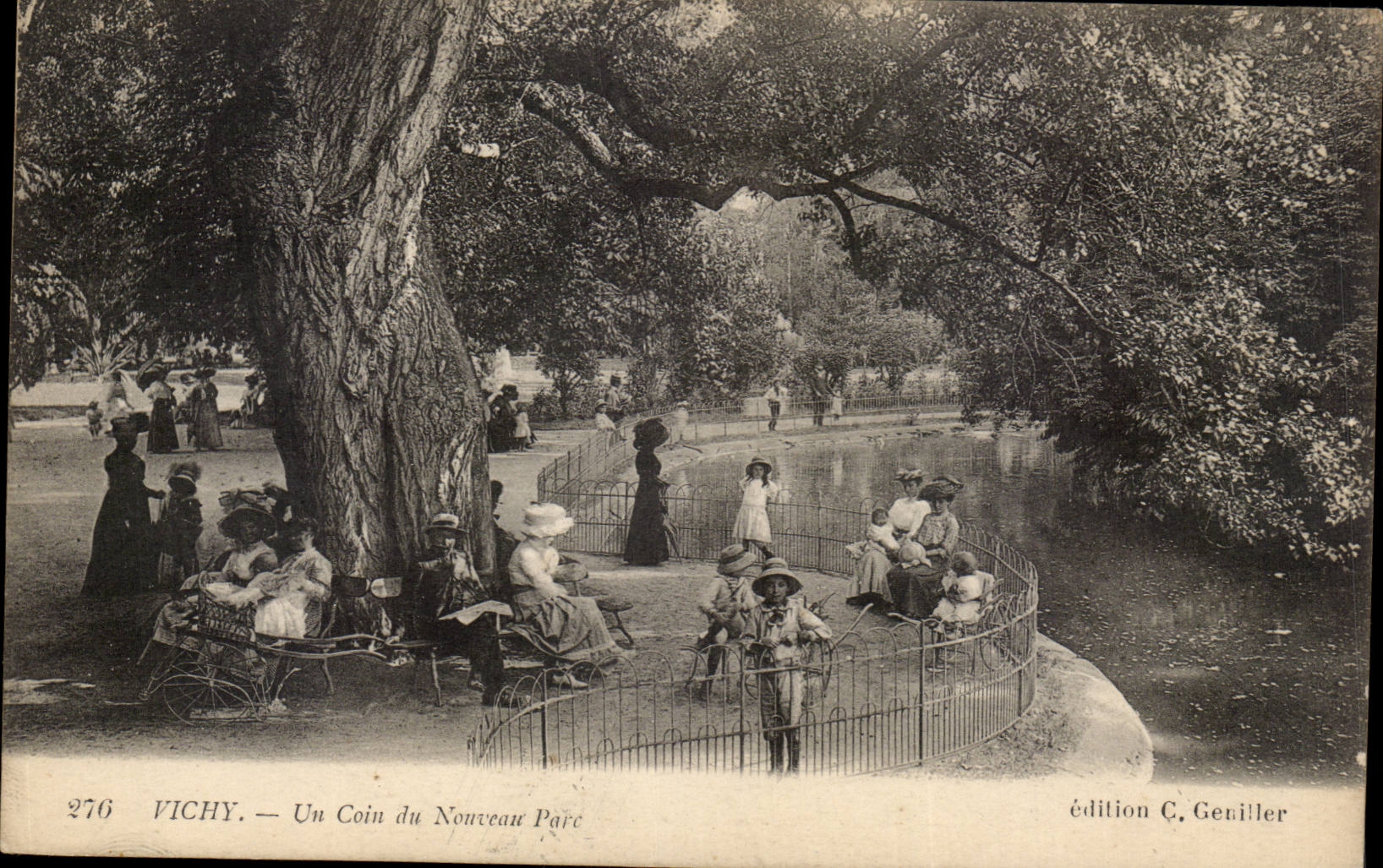 Vichy - Un Coin de Nouveau Parc - Enfant - CPA 
