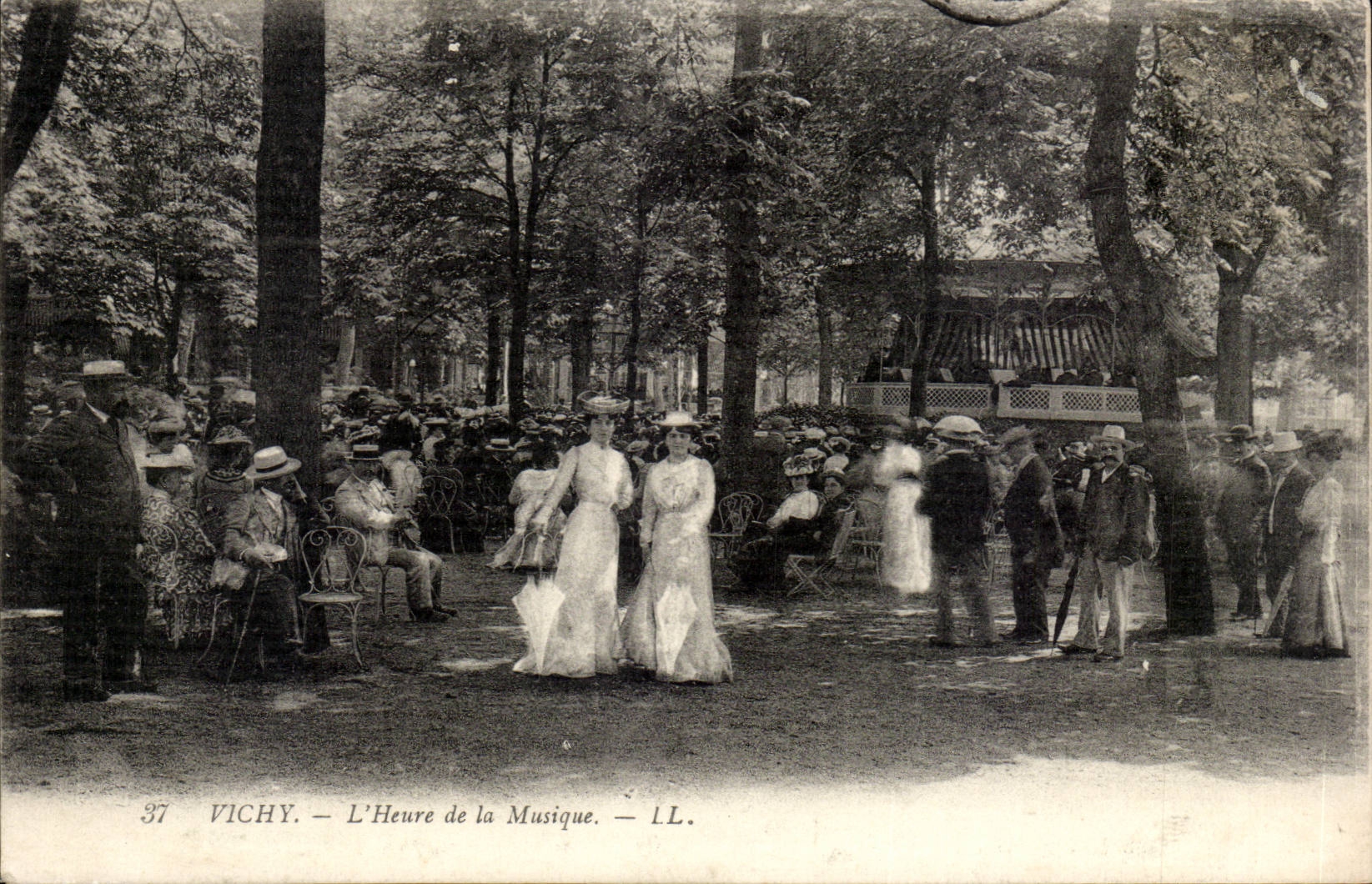 Vichy - L'Heure de la Musique - CPA 