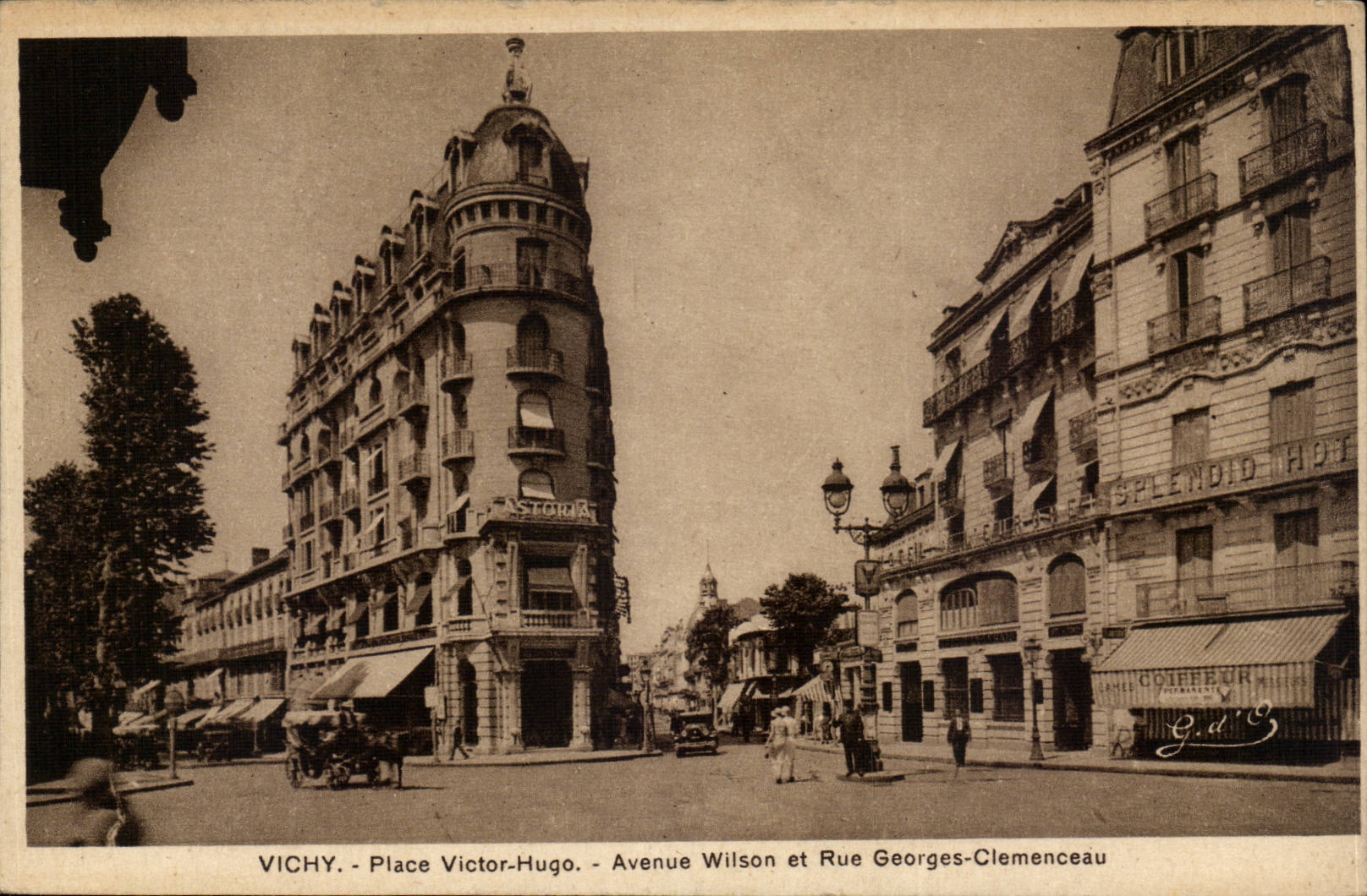 Vichy - Place Victor Hugo - Avenue Wilson et Rue Georges Clemenceau - CPA 