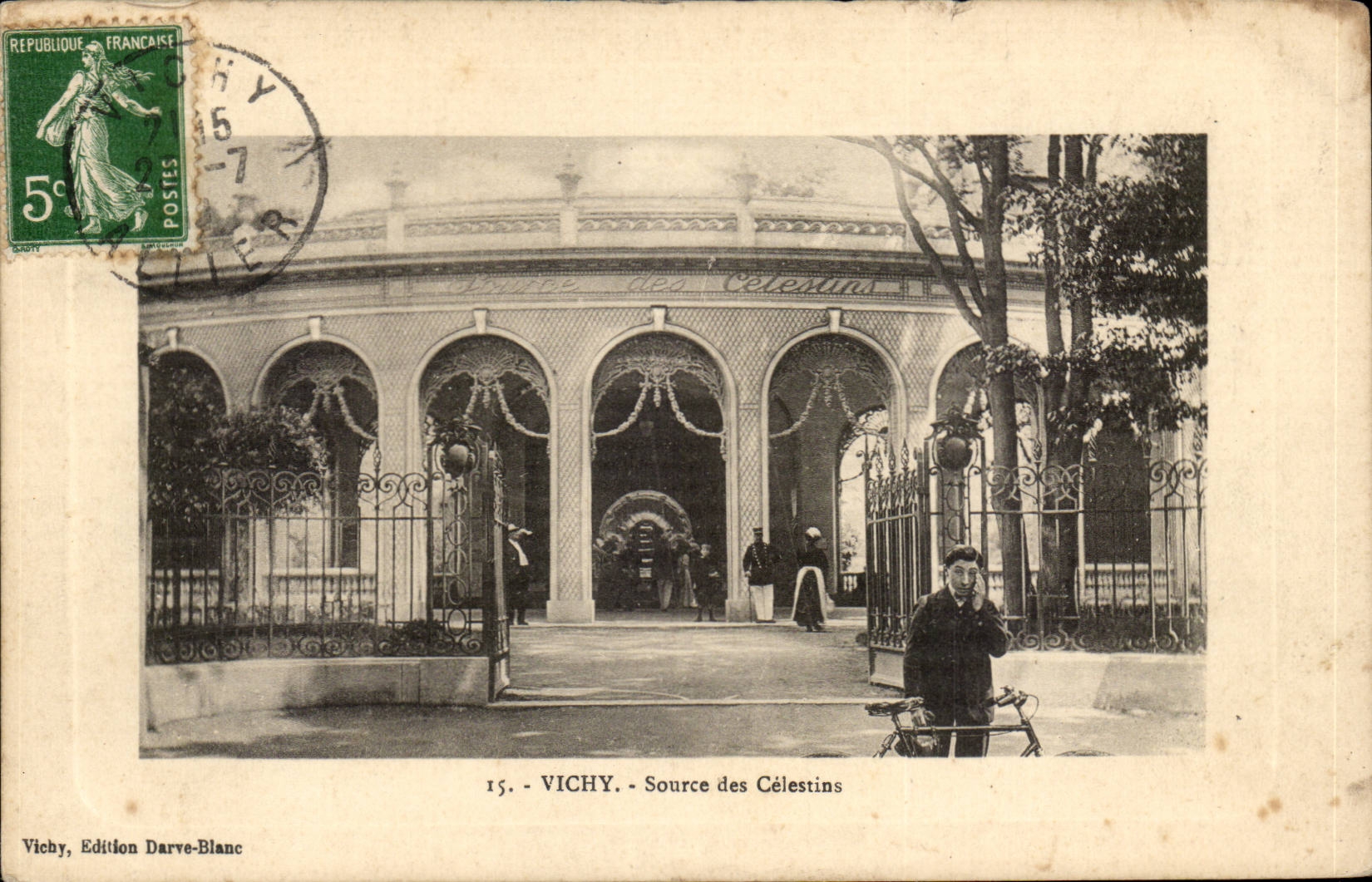 Vichy - Source des Celestins - CPA 