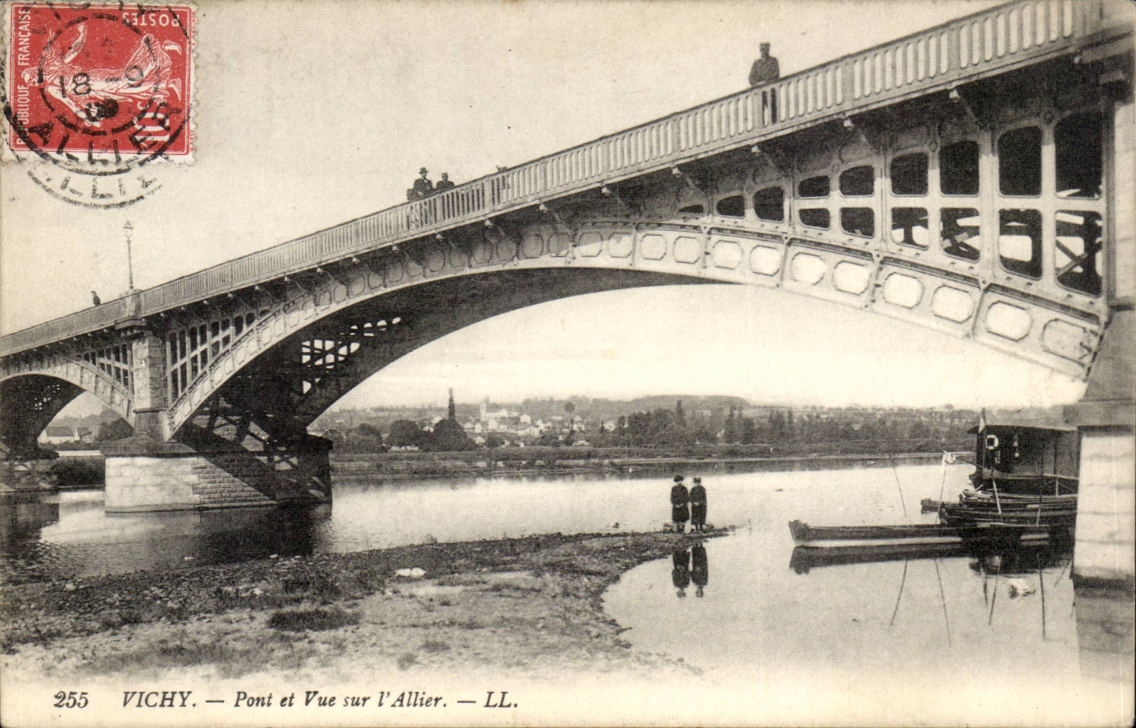 Vichy - Pont et Vue sur l'Allier - CPA 