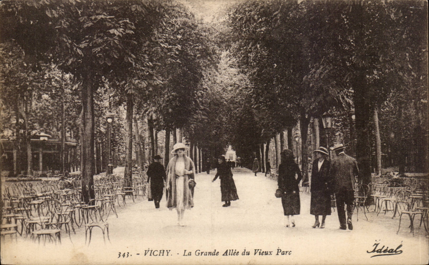 Vichy - La Grande Allee du Vieux Parc - CPA 