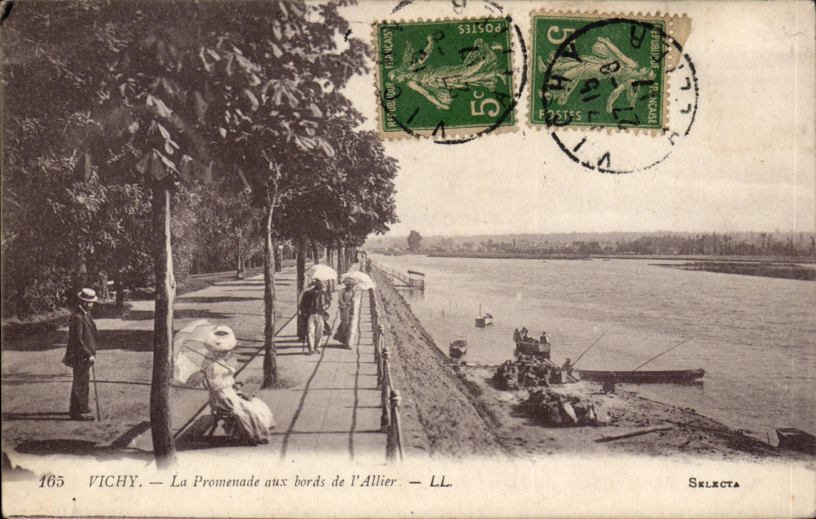 Vichy - La Promenade aux Bords de l'Allier - CPA