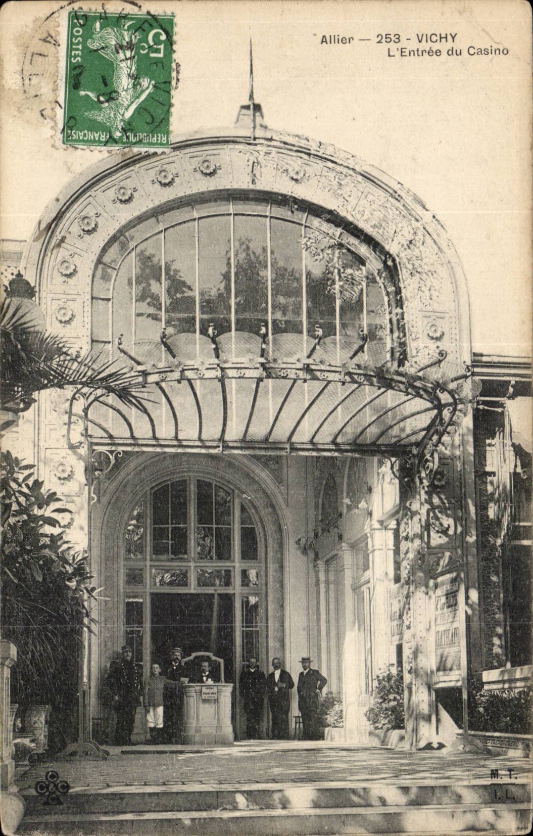 Vichy - L'Entree du Casino - CPA 